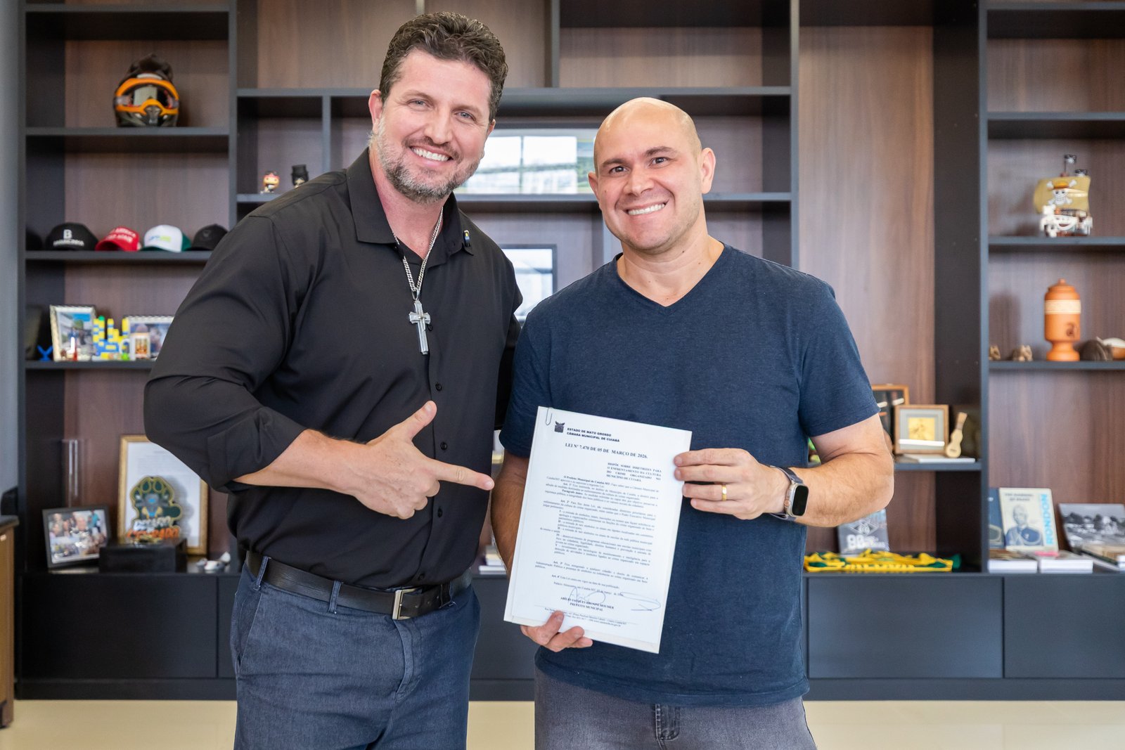 Prefeito sanciona leis que reforçam combate à criminalidade e ampliam prevenção de doenças nas escolas