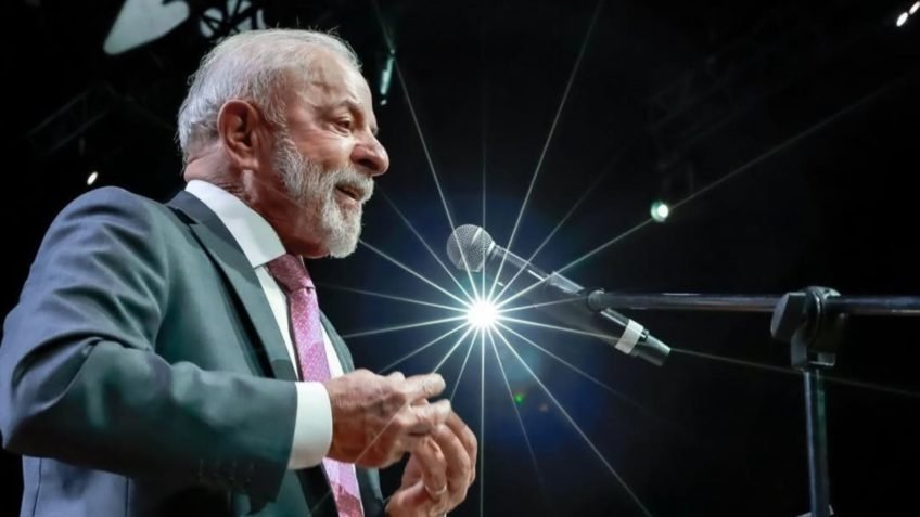 Lula volta a cobrar ação de homens contra violência às mulheres