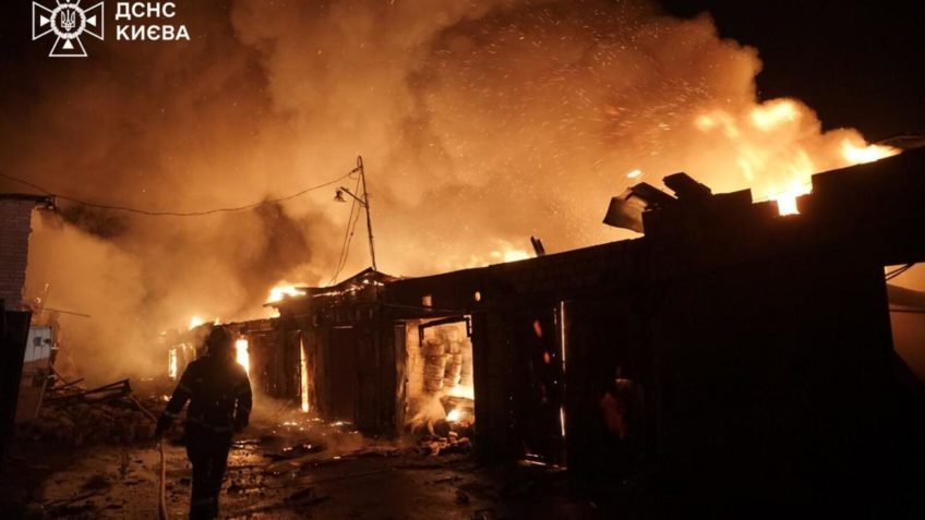 Bombardeio russo mata 10 pessoas em Kharkiv, na Ucrânia