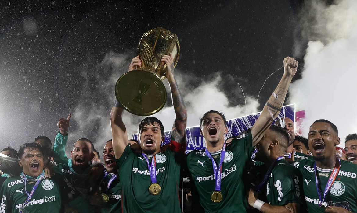 Nove equipes garantem títulos estaduais pelo Brasil