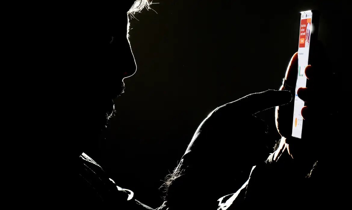 Conteúdos violentos contra a mulher viralizam na internet; saiba mais