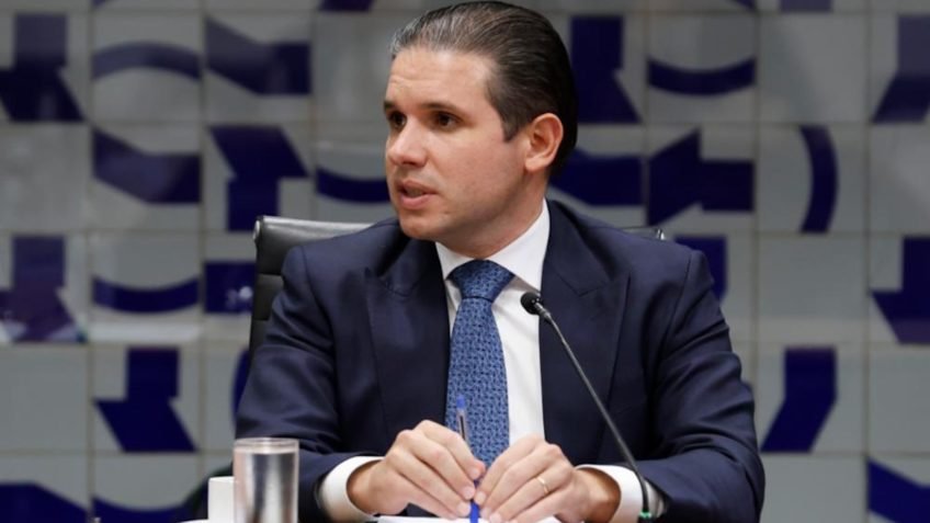 PL que regula trabalho por aplicativos será votado até abril, diz Motta