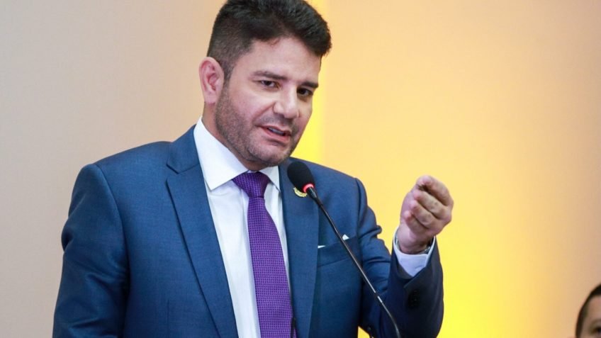 Governador do Acre deixará cargo pelo Senado e travará ação no STJ