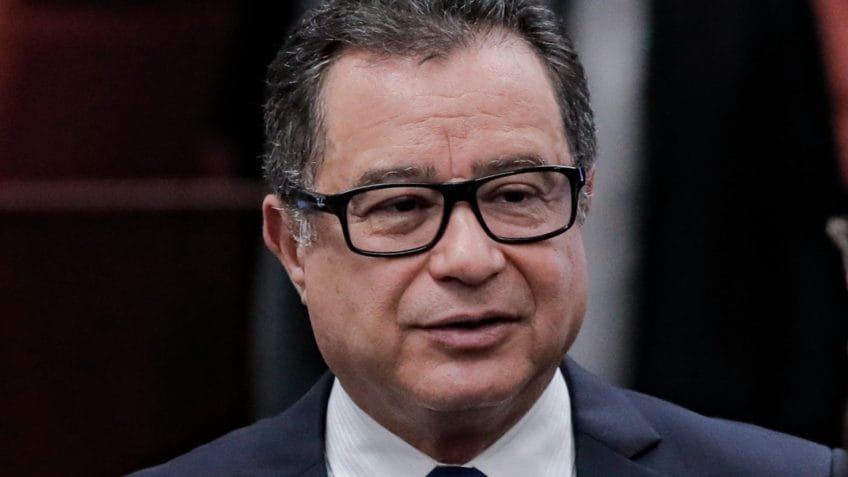 Ex-comandante da Marinha contesta perda de posto no STM