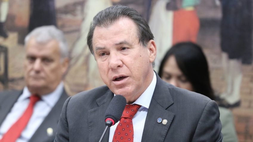 "Economia consegue suportar 40h semanais", diz ministro