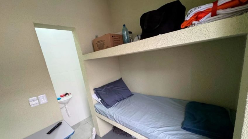 Moraes pede fotos da cela de 6m² de Filipe Martins; veja