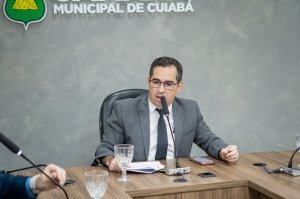 Presidente cita morte de adolescente e cobra nomeação de 800 PMs para avanço do policiamento nas comunidades em Cuiabá