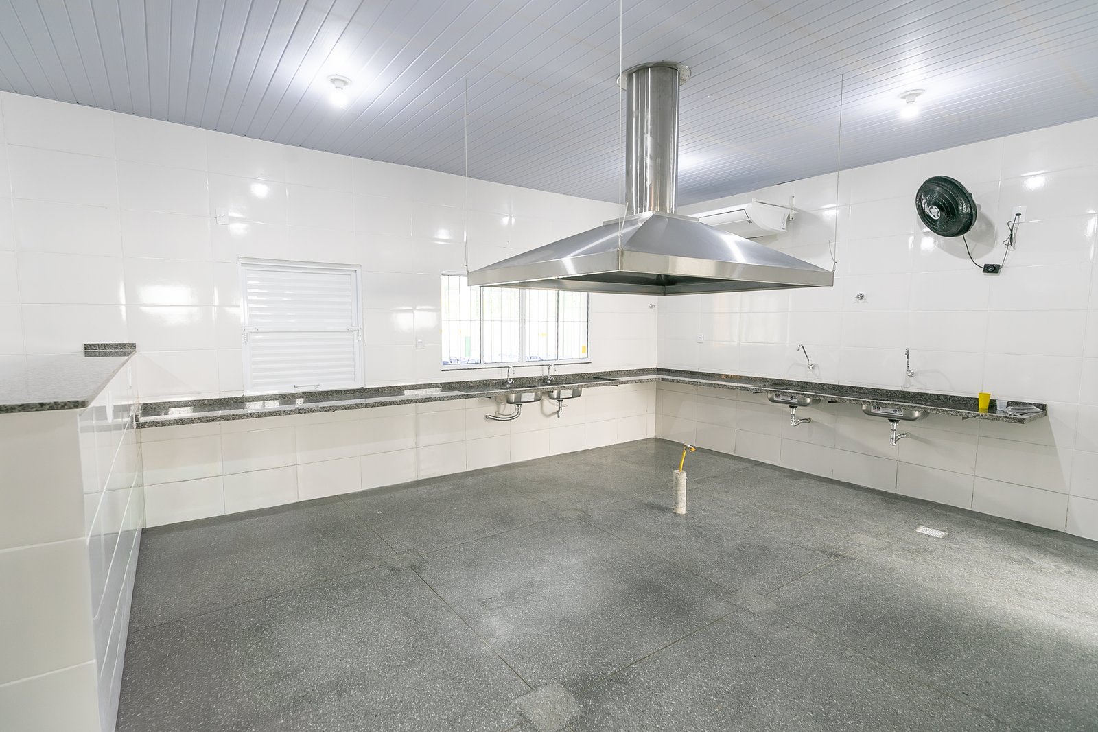 Prefeito anuncia climatização das cozinhas nas novas escolas da rede municipal