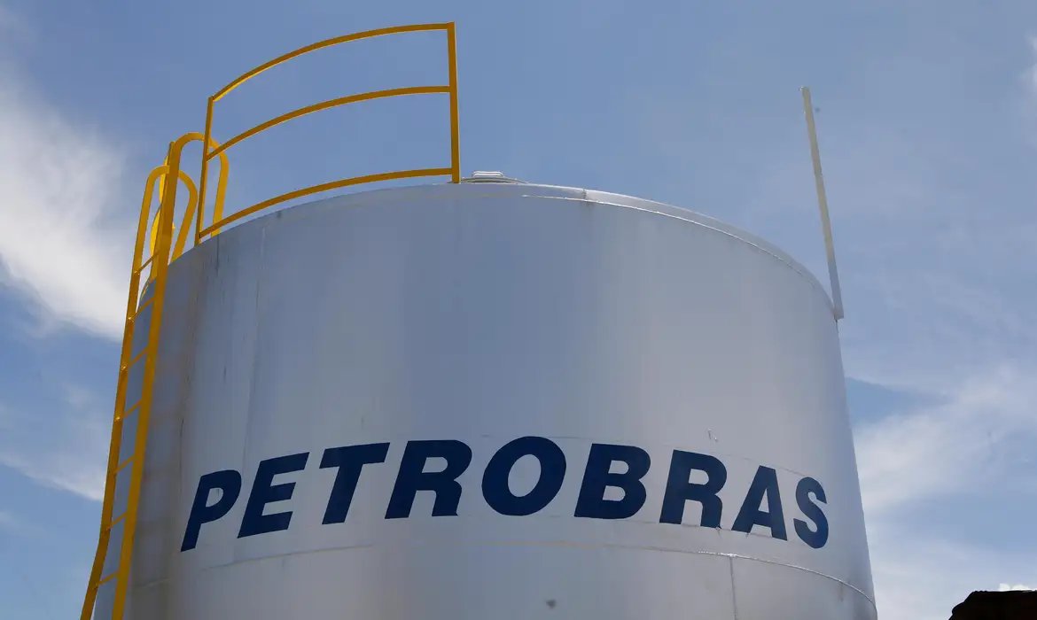 Distribuidoras pedem mais importação de diesel pela Petrobras