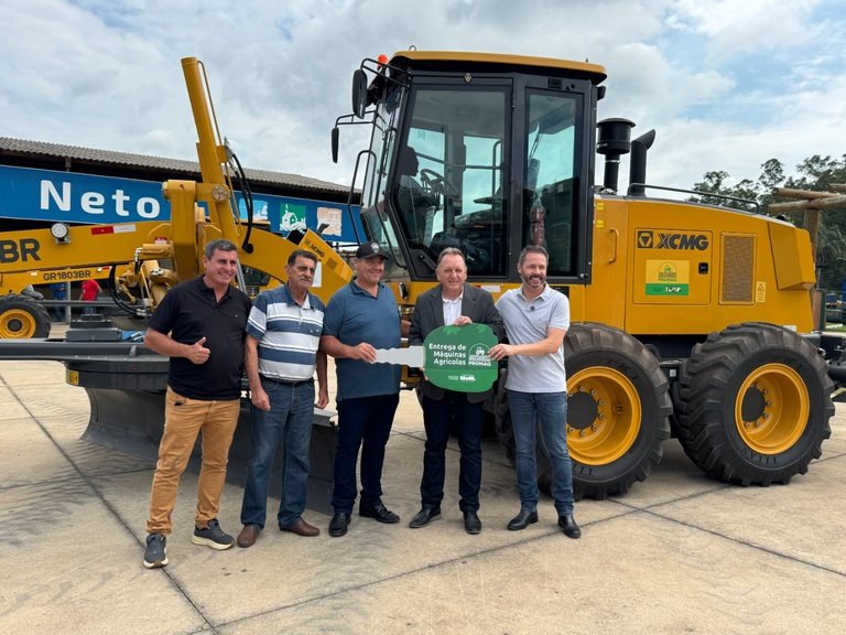 Mapa entrega mais oito maquinários do Promaq para prefeituras paulistas