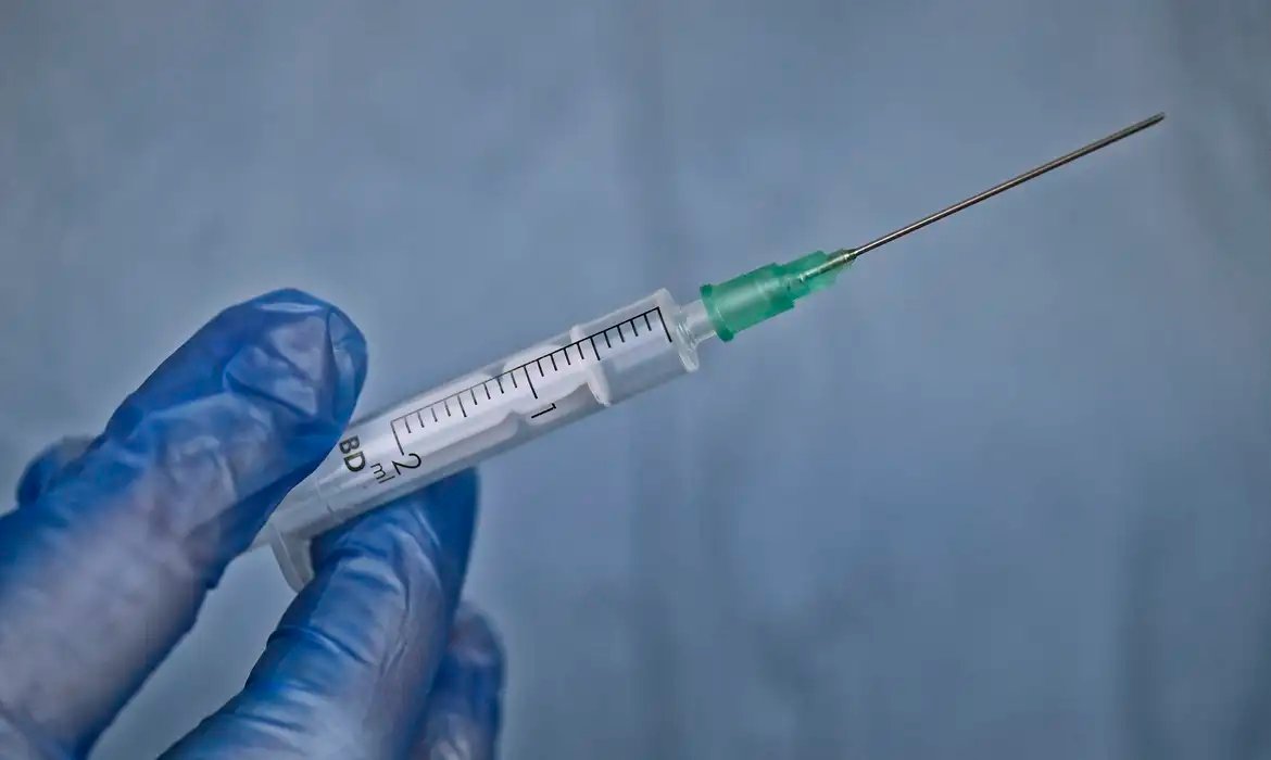 Anvisa alerta para riscos de uso indevido de preenchedores dérmicos