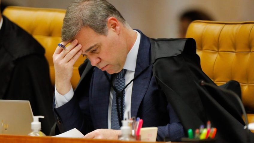 Sem Toffoli, empate no julgamento da prisão favorecerá Vorcaro