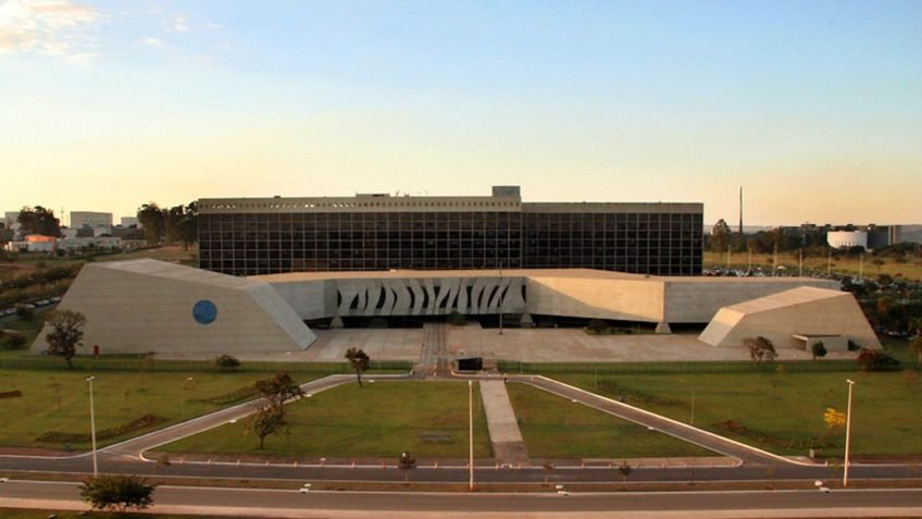 Entenda a decisão do STJ sobre paternidade socioafetiva após a morte