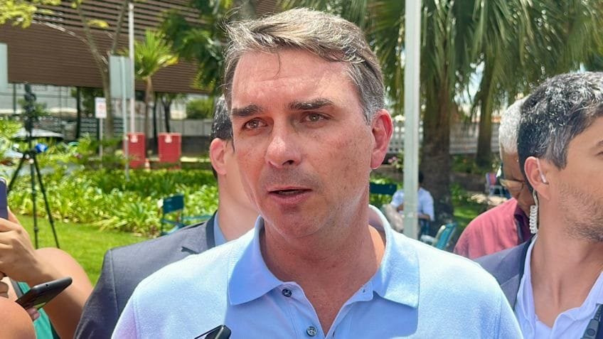 “Vamos resgatar o país das mãos sujas do PT”, diz Flávio em Rondônia