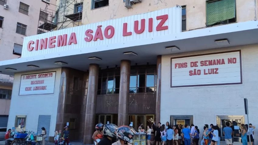 Retirada de ingressos da festa do Oscar lota Cine São Luiz
