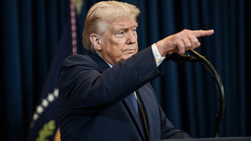 Trump convoca patrulhamento internacional no estreito de Ormuz