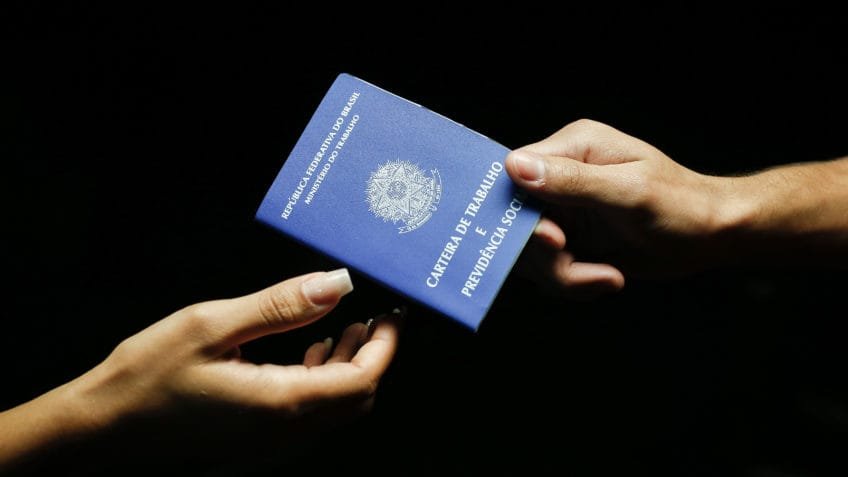 Seguro-desemprego completa 40 anos após décadas de atraso