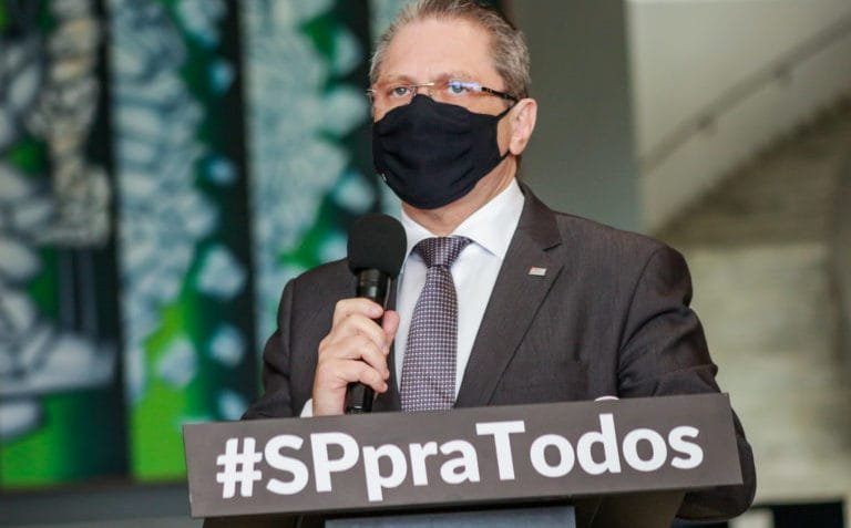 Domiciliar permite melhor monitoramento de Bolsonaro, diz Gorinchteyn