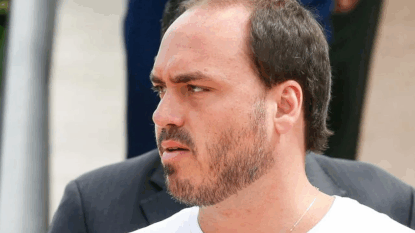 Carlos diz que Bolsonaro está "inchado e irritado" na UTI