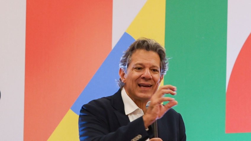 PT anunciará Haddad em SP e deixa ato com vice para depois