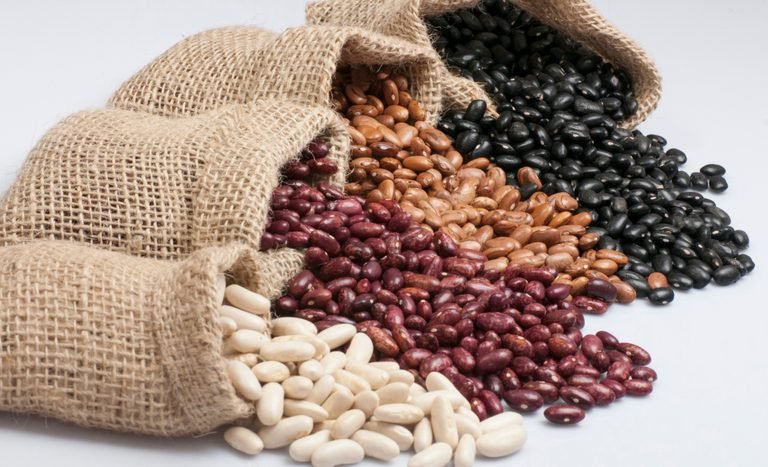 Preços do feijão caem na semana, mas média de março segue acima da de fevereiro