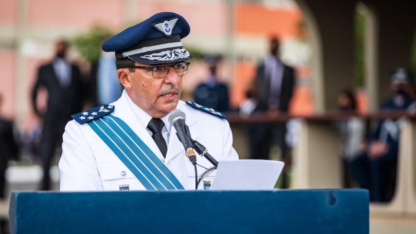 Ex-chefe da FAB alerta para “luz vermelha” na Defesa