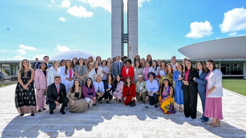 Pacote para mulheres da Câmara tem propostas simbólicas e controversas