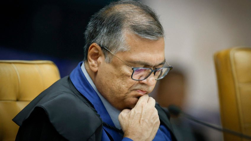 Dino suspende uso de aposentadoria compulsória em punição a juízes