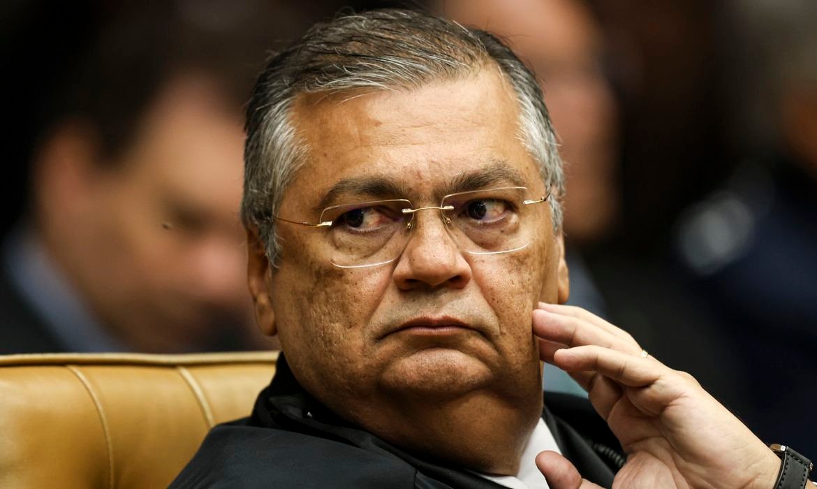 Dino acaba com a aposentadoria compulsória como punição a juízes