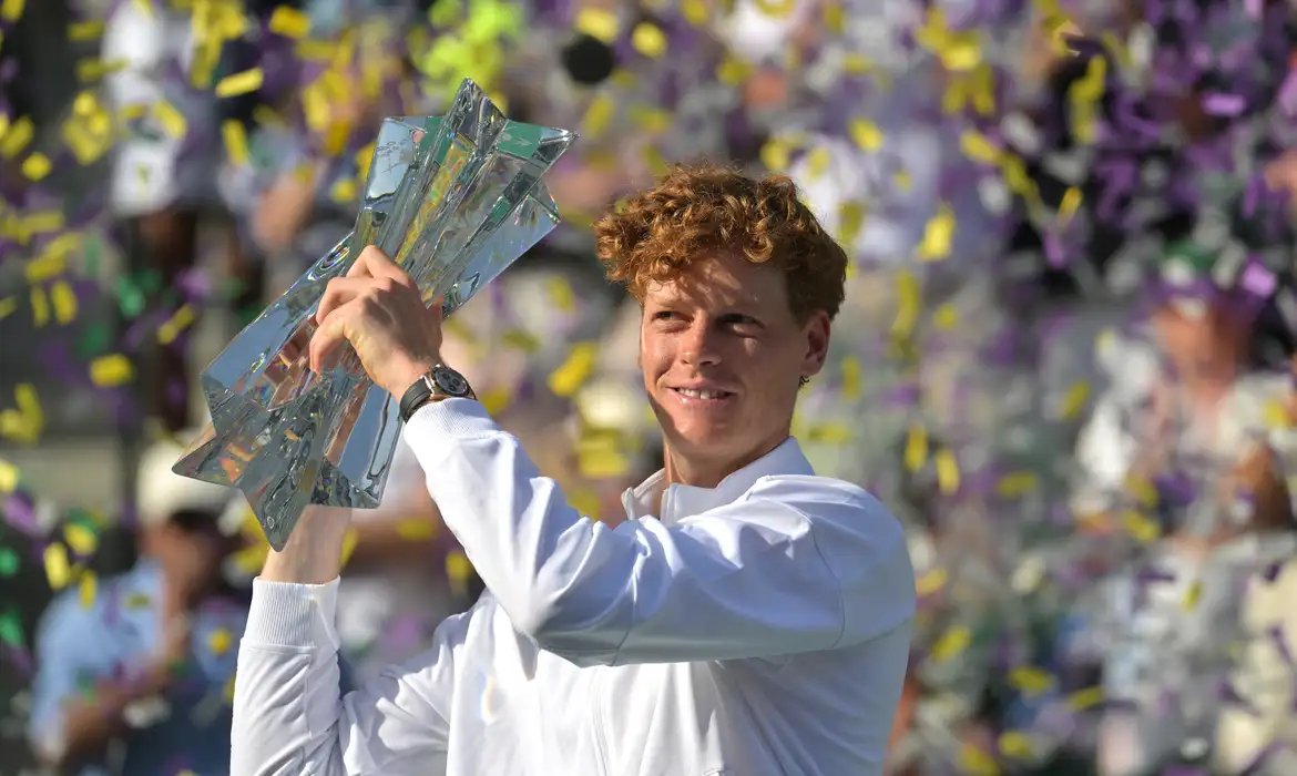 Sinner vence Medvedev e garante seu primeiro título em Indian Wells