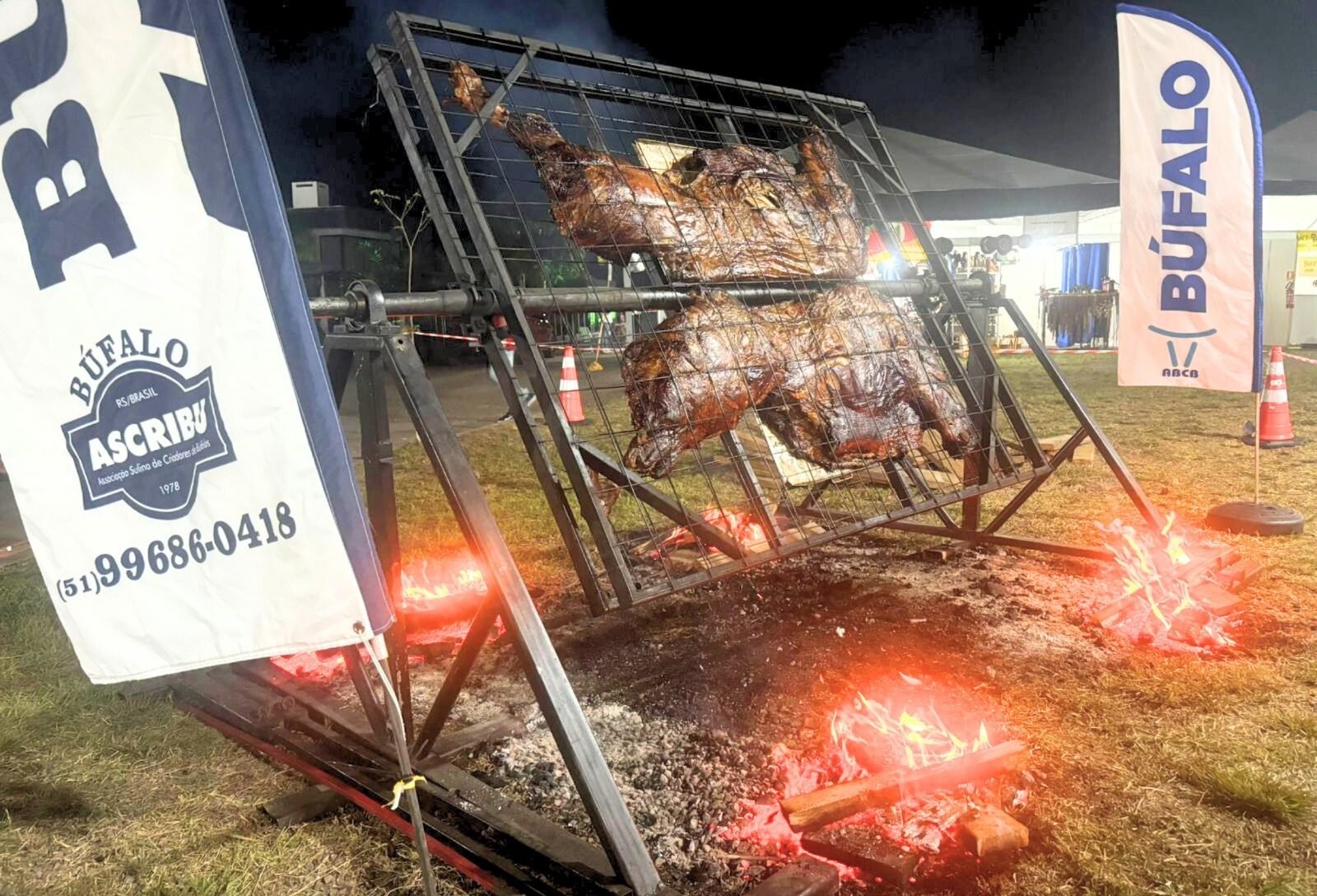 Assado de búfalo esgota em menos de uma hora em Passo do Sobrado