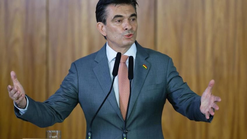 Bolívia quer usar fronteira com 5 países para distribuir energia