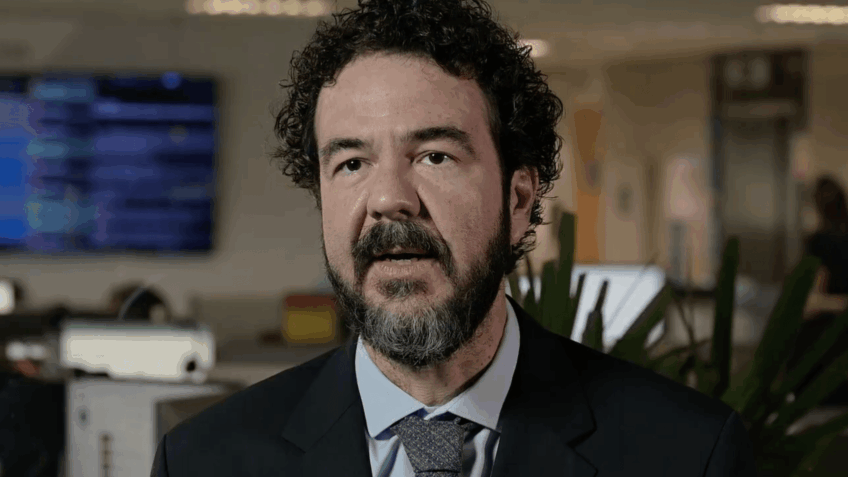 56% das indústrias planejam investir, mas juros altos travam setor