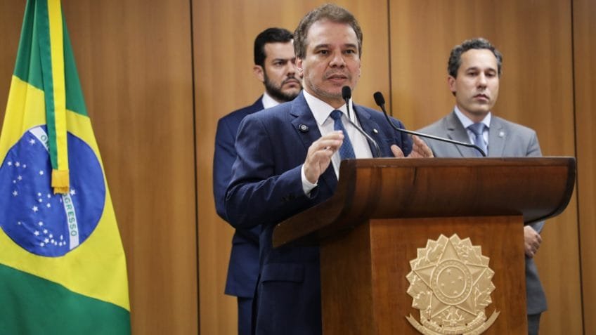 Governo diz que vai aumentar fiscalização contra alta dos combustíveis