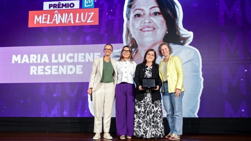 Janja entrega Prêmio Melânia Luz a dirigente da ginástica