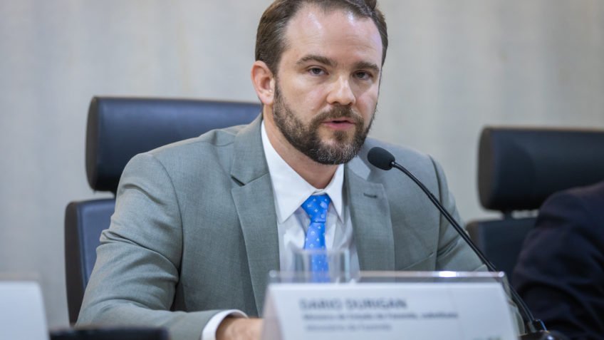 Governo propõe aos Estados zerar ICMS do diesel importado