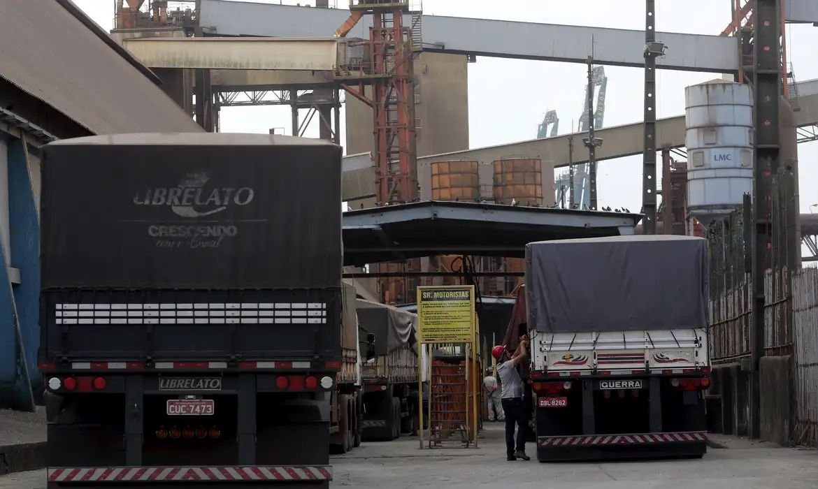 Governo propõe que estados zerem ICMS do diesel importado e oferece R$ 3 bilhões para compensação