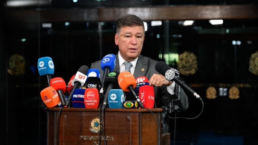 Conflito entre PF e CPI do INSS “não interessa ao Brasil”, diz Viana