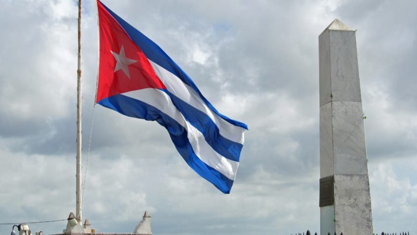 Sob cerco de Trump, Brasil envia 21.000 toneladas de ajuda a Cuba