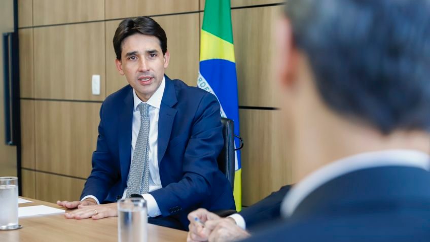 Silvio Costa Filho desiste do Senado e vai concorrer à Câmara