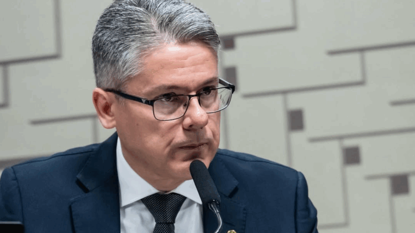 Gilmar rasga a Constituição e atropela o Legislativo, diz Vieira