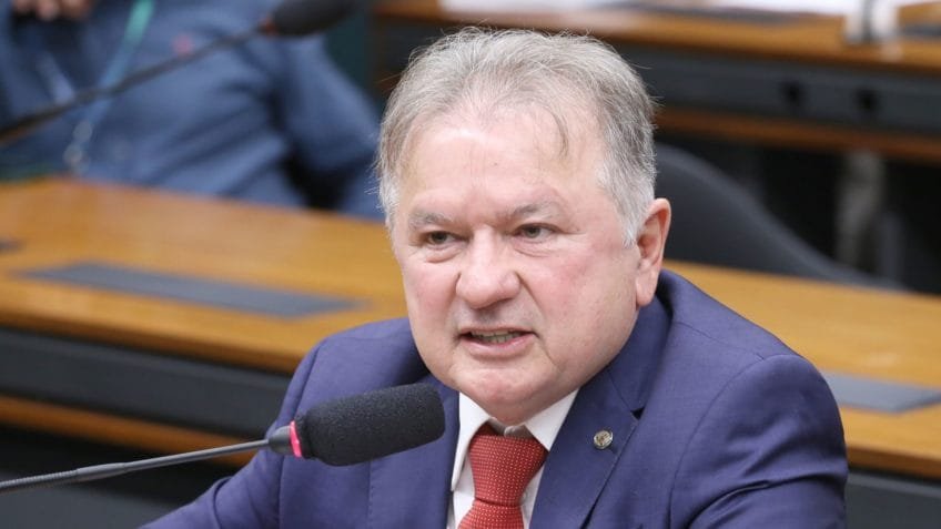 Merlong Solano é eleito presidente da Comissão de Finanças e Tributação