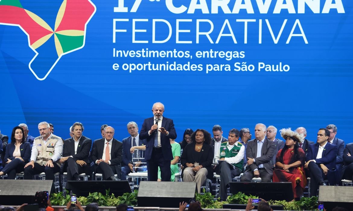 Lula questiona BC sobre corte da Selic: "esperava pelo menos 0,5%"