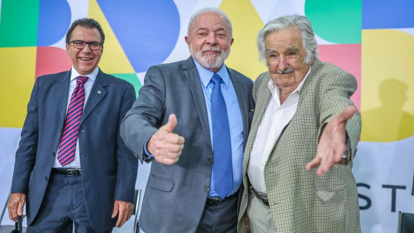 Ao vivo: Lula participa de homenagem a Mujica em SP