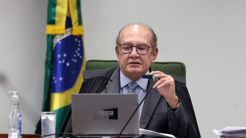 Gilmar embarga a voz ao dizer que Brasil tem "dívida" com Moraes