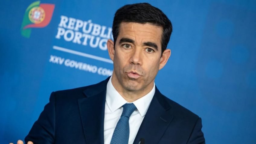 Portugal aprova lei que facilita deportações