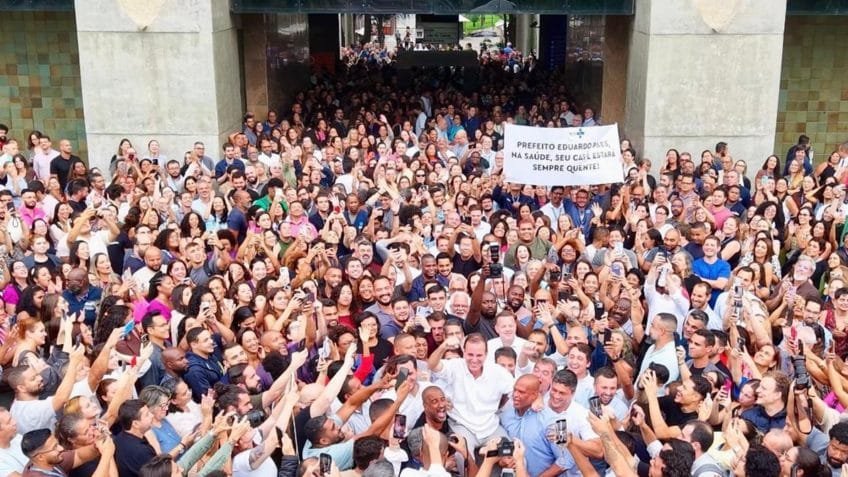 Paes deixa prefeitura para disputar governo do Rio de Janeiro