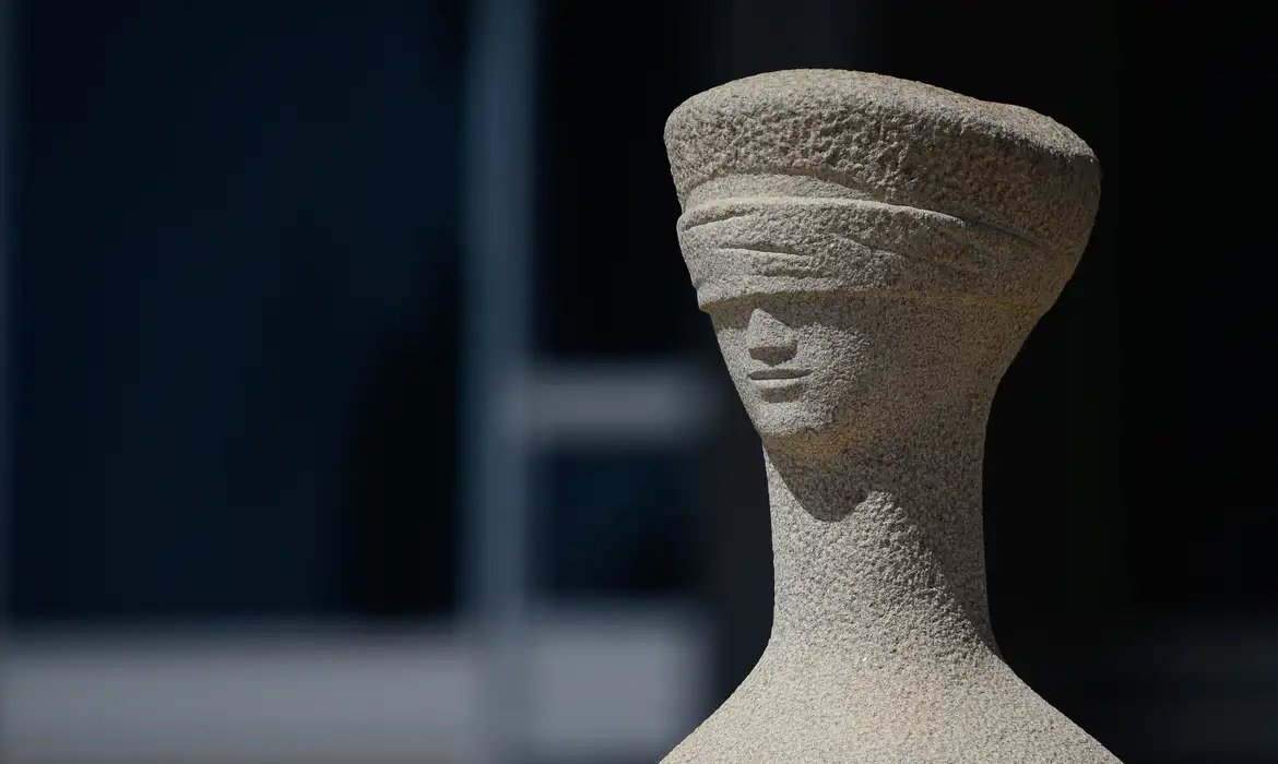 STF adia julgamento sobre compra de terras rurais por empresas de capital estrangeiro