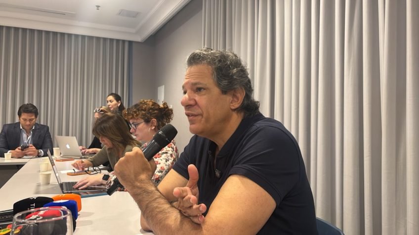 Tarcísio não cumpriu promessa de combate à violência contra a mulher, diz Haddad