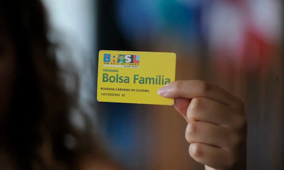 Fome recua mais em lares com Bolsa Família chefiados por mulher